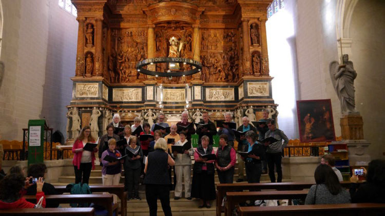Singing in the church at Valls in Spain Singing in the church at Valls in Spain